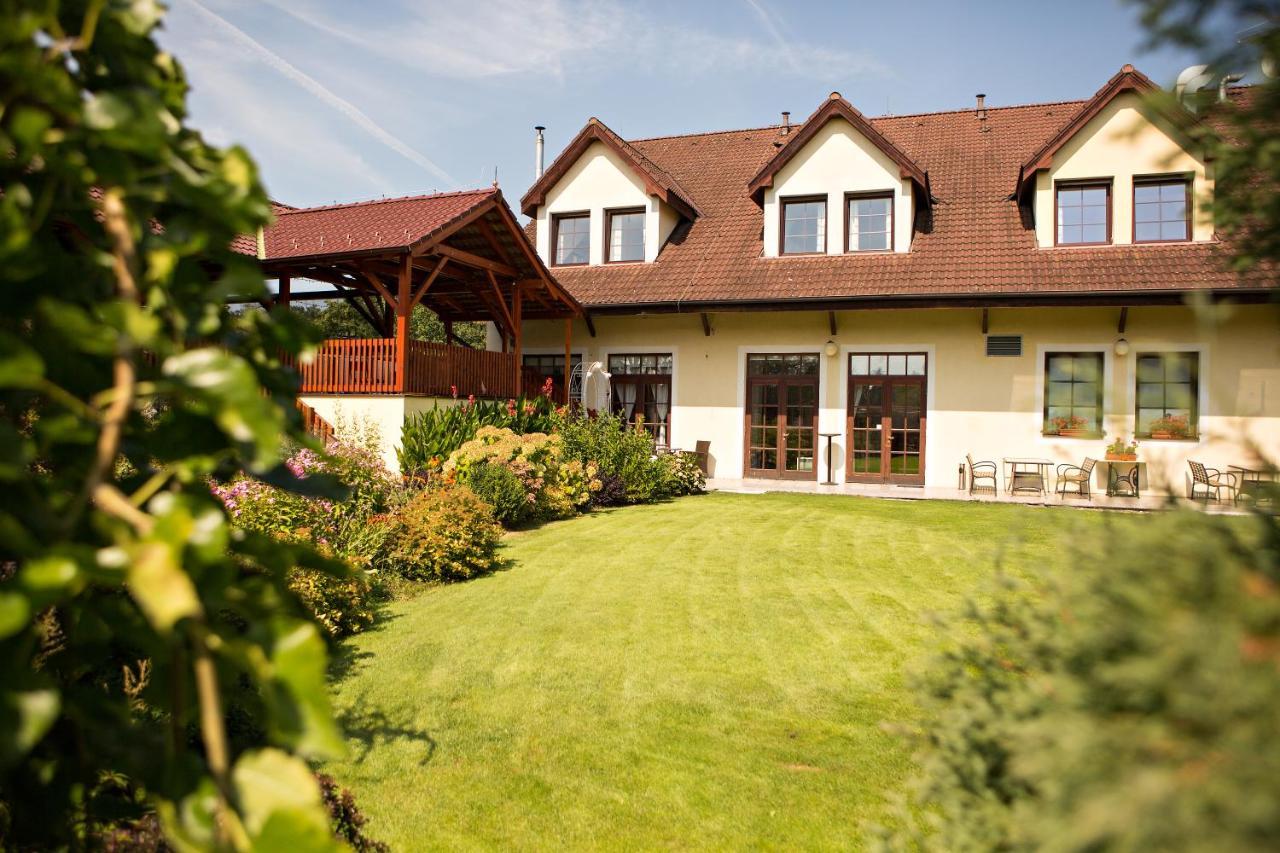 Pivovarsky Dvur Zvikov Zvikovske Podhradi Ngoại thất bức ảnh